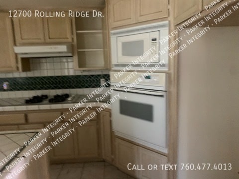Foto del edificio - 12700 Rolling Ridge Dr