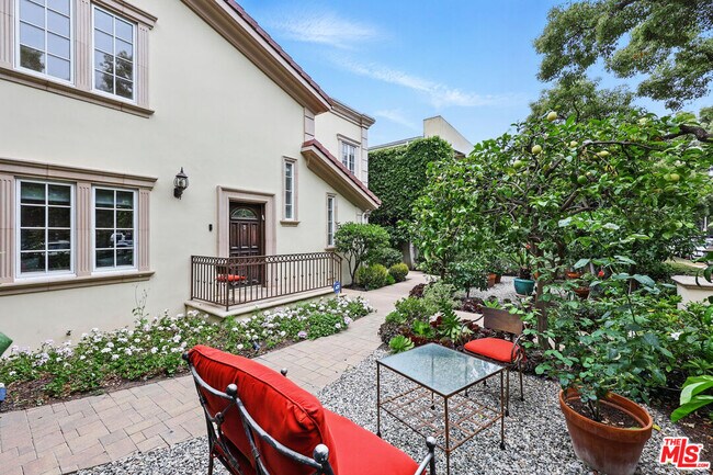 Foto del edificio - 412 N Maple Dr
