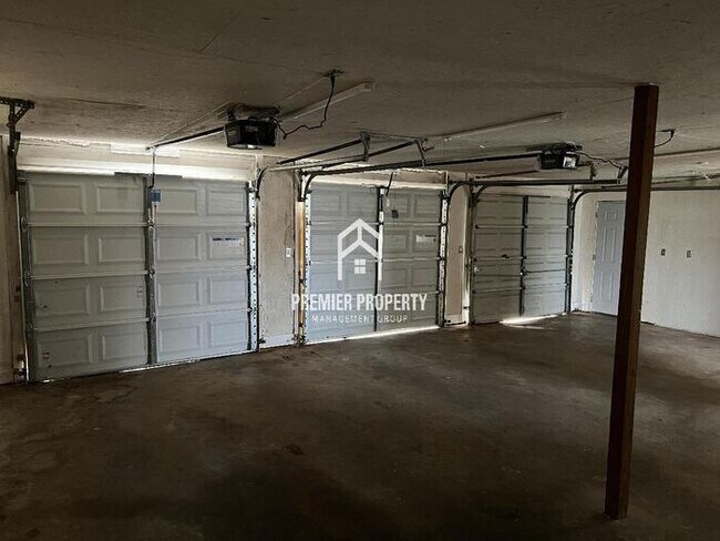 Building Photo - 3008 Triana Blvd SW