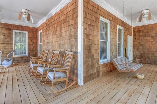 Building Photo - 65 Claire Dr SE