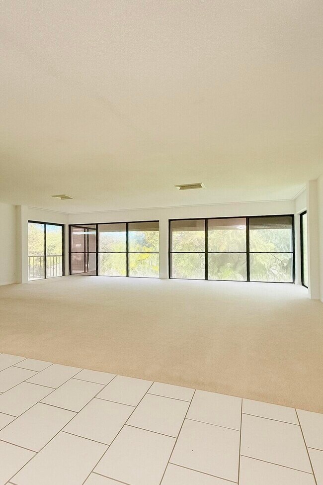 Building Photo - 1739 Embassy Dr