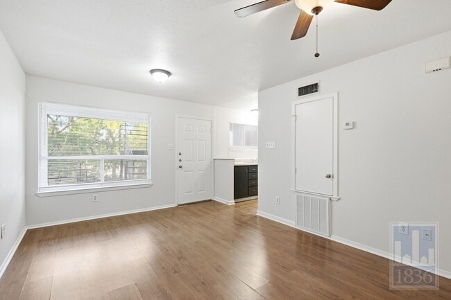 Building Photo - 1514 Parker Ln