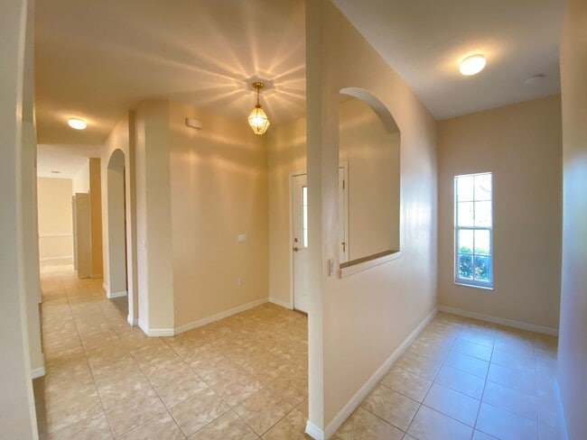 Building Photo - Amazing Solivita 2B/2B, open kitchen to fa...