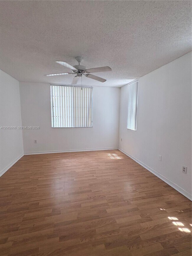 Foto del edificio - 11177 SW 8th St