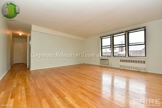 Building Photo - 3060 Crescent St