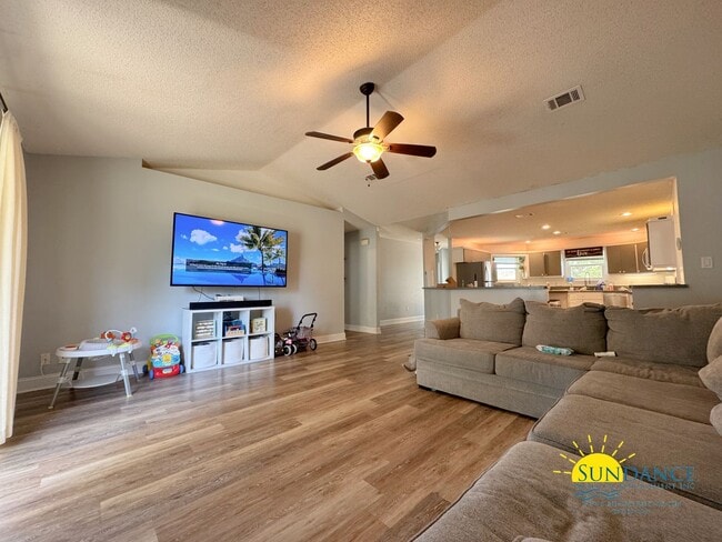 Building Photo - Charming 3BR/2BA Home in the heart of Nava...