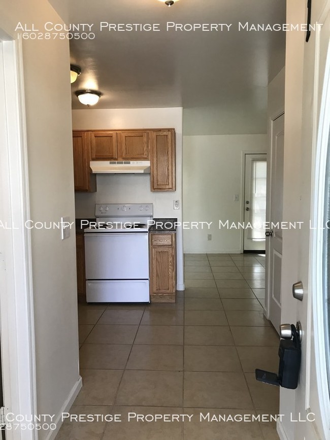 Building Photo - 2610 E Monte Vista Rd