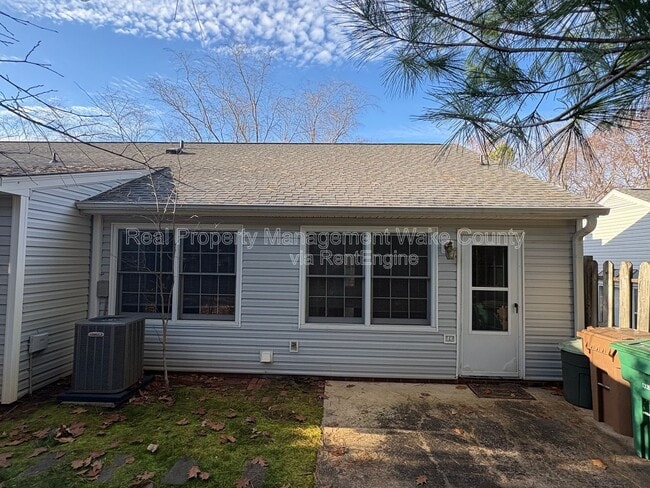 Foto del edificio - 106 N McLean Ct