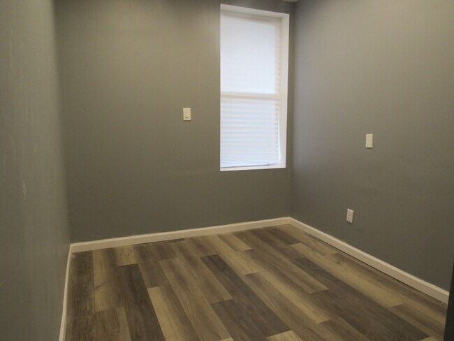 Building Photo - 4940 W Van Buren St