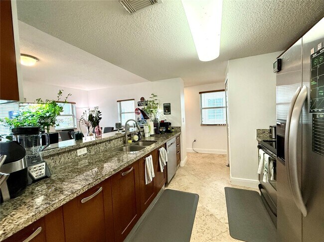 Foto del edificio - 1033 SW 9th Ct