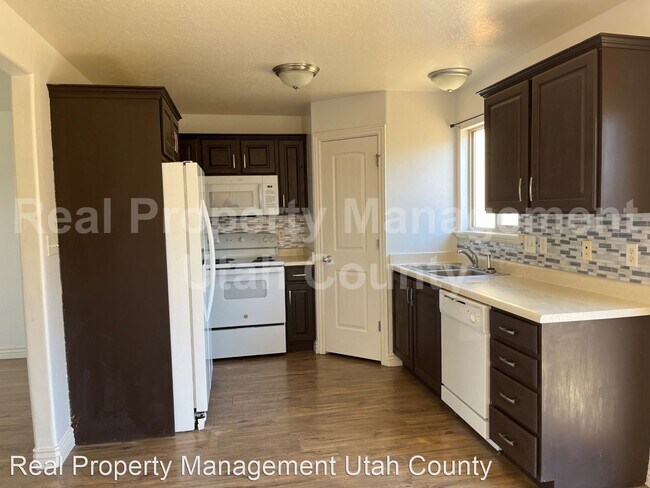 Building Photo - 3 br, 3 bath House - 1708 E Ridgefield Rd