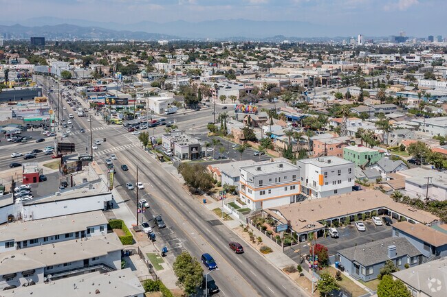 SV Q2 - 1626 S La Brea Ave