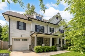 Building Photo - 4516 N Chelsea Ln