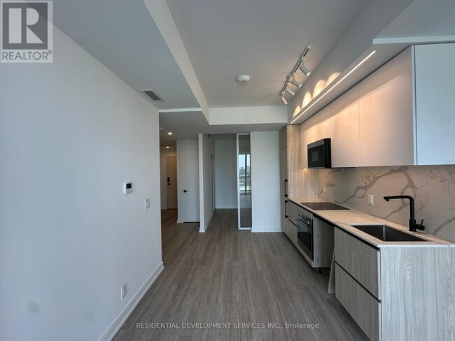 Building Photo - 699-699 Sheppard Ave E