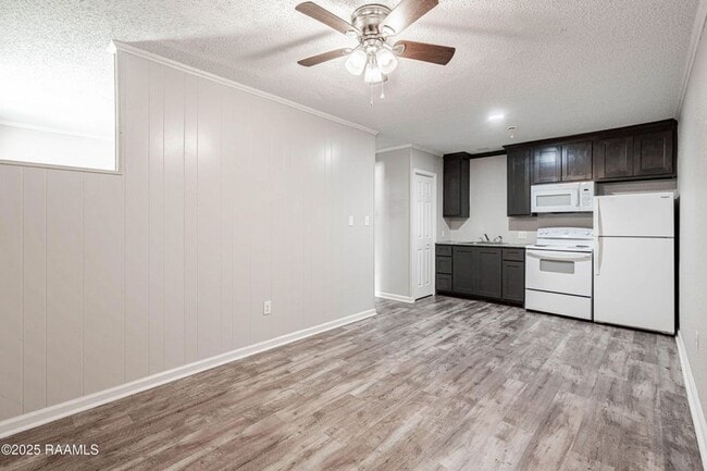 Building Photo - Newly Remodeled Units