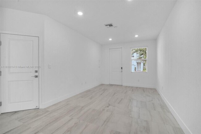 Building Photo - 142 SW 171st Way