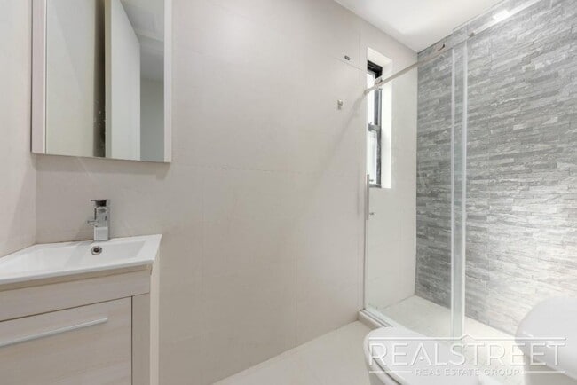Foto del edificio - Modern 2 Bed in Park Slope