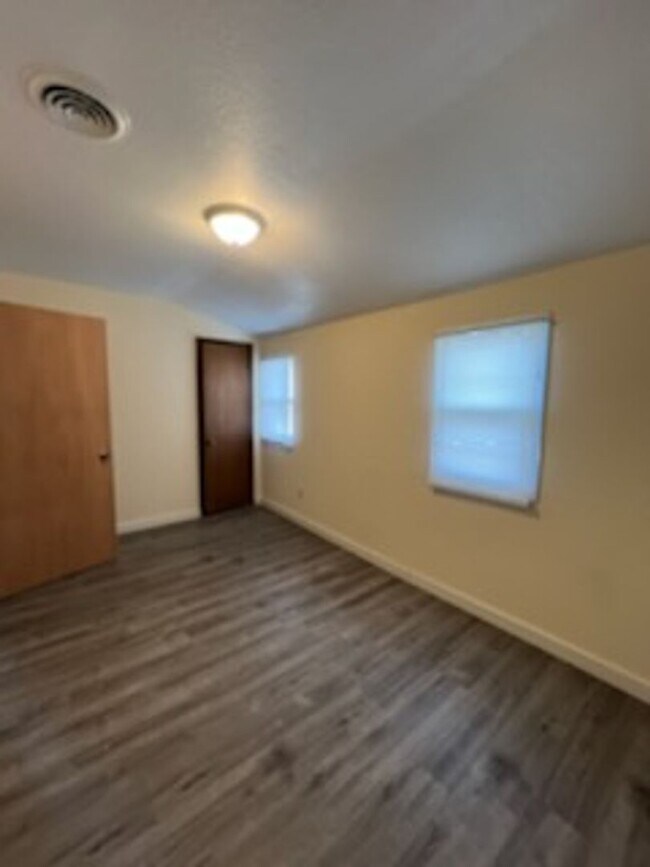 Foto del edificio - 2402 Wilkes Ave. Davenport, IA 52804