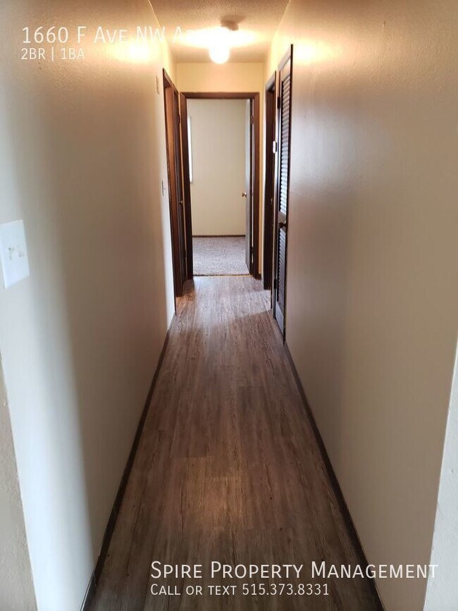 Building Photo - NW large 2 bedroom with hard surface flooring