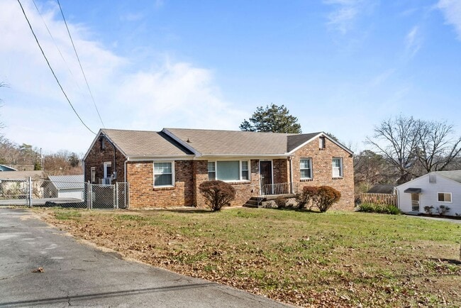 Photo - Updated 3bd/2bth home with Remodeled Master Suite & Prime Location!