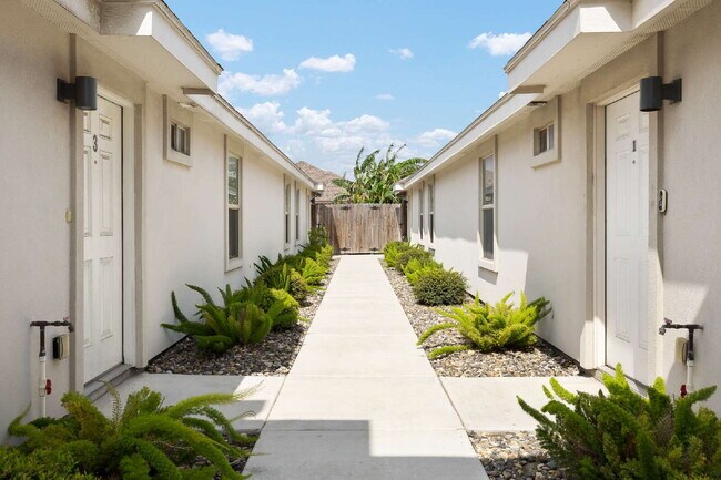 Foto del edificio - "Spacious 3-Bed Oasis with Granite Elegance in Weslaco!"