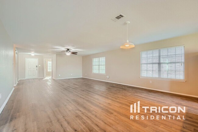 Building Photo - 114 Pinto Dr