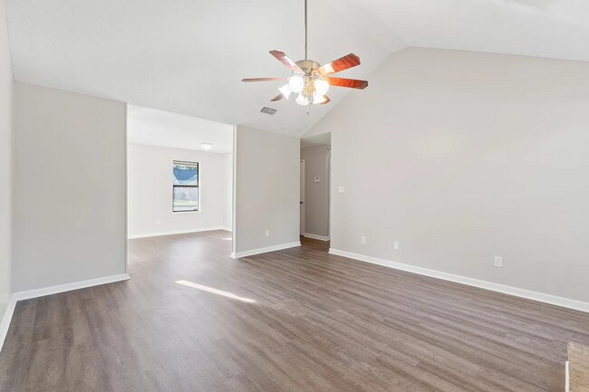 Building Photo - Nice home for rent.