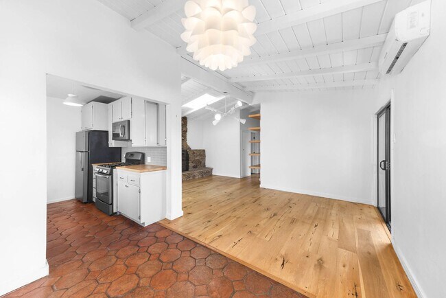 Foto del edificio - Hollywood Hills Treehouse: Mid-Century Cha...