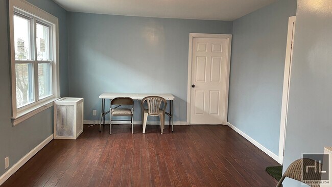 Building Photo - NEWLY RENOVATED VERY LARGE  AND BRIGHT 2  ...