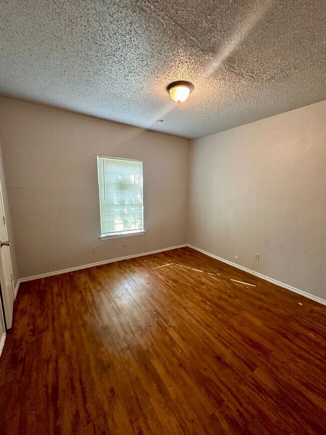 Foto del edificio - 3004-3006 K Avenue