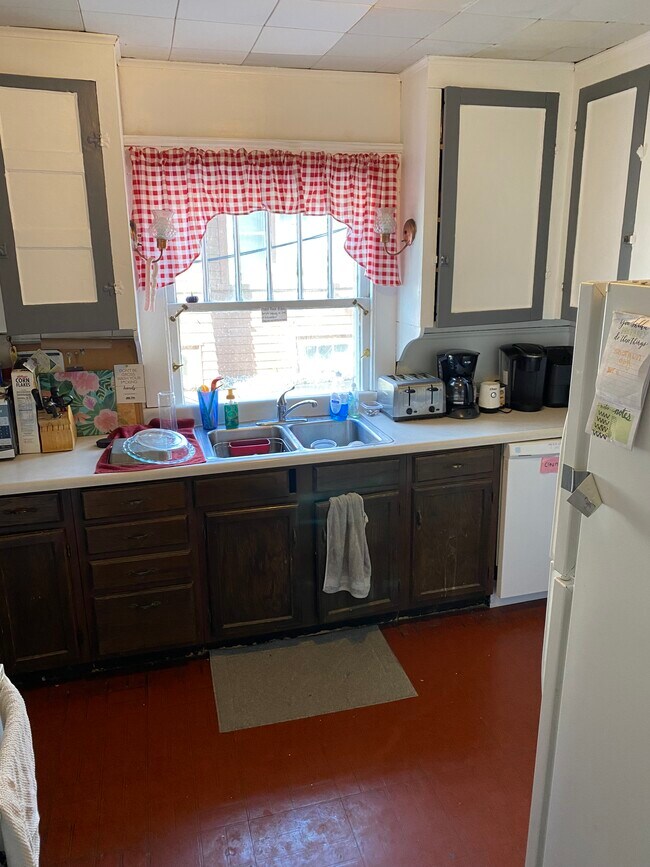Kitchen - 1016 Michigan Ave