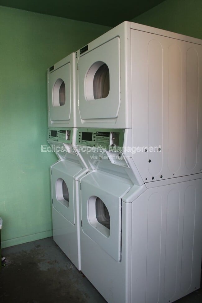 Building Photo - 512 Bell Ct