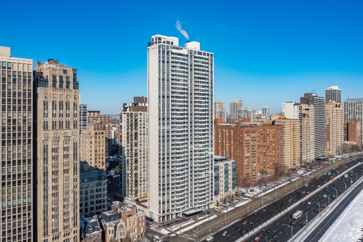 Foto principal - 1300 N Lake Shore Dr