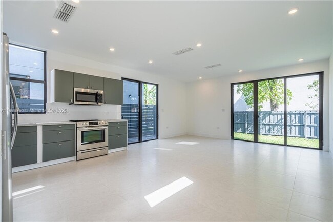 Foto del edificio - 2909 SW 27th Terrace