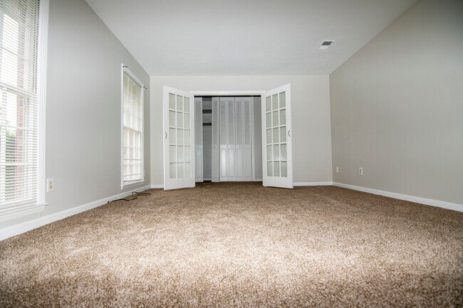 Living Room - 4100 King Arthur Pl