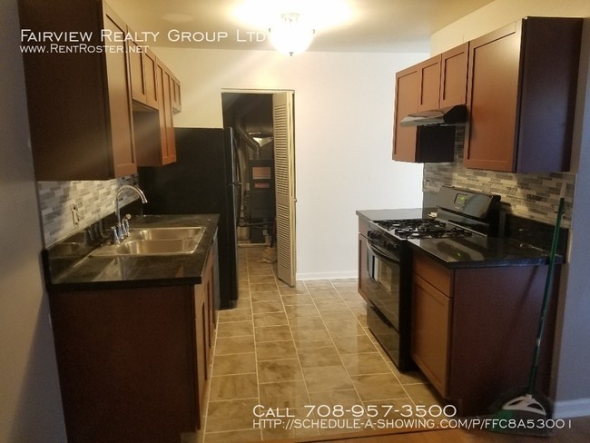 Building Photo - Freshly update Townhome for rent