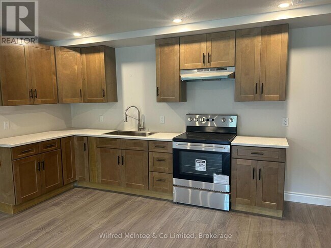 Photo du bâtiment - 380-380 1st Ave N