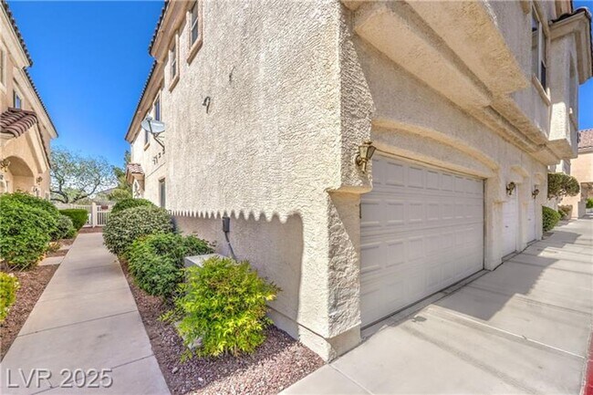 Foto del edificio - Stylish 3-Bedroom Townhouse with Private B...