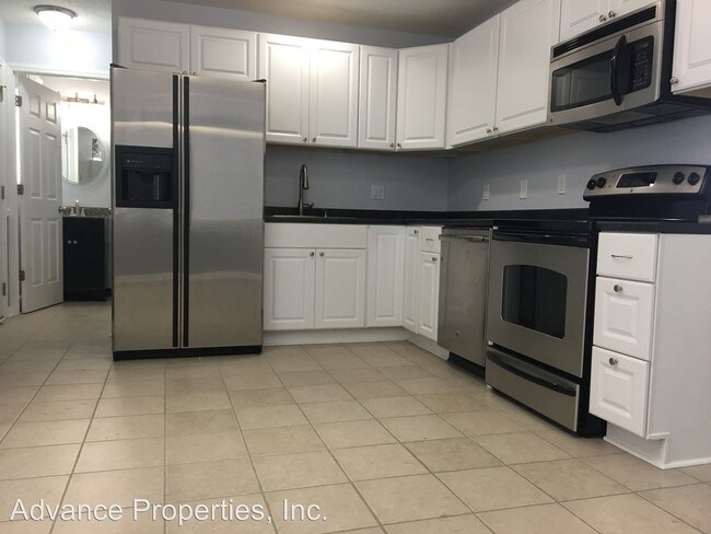 Building Photo - 3703 Clover Hills Dr