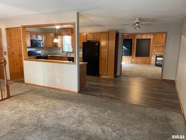 Foto del edificio - 2237 Waveland Dr