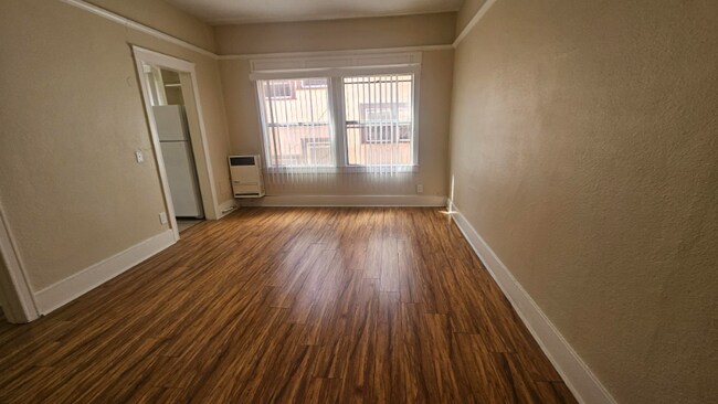 Foto del edificio - 1326 W 11th St