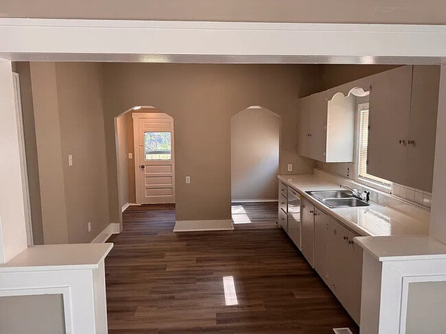 Building Photo - Delano Home For Rent