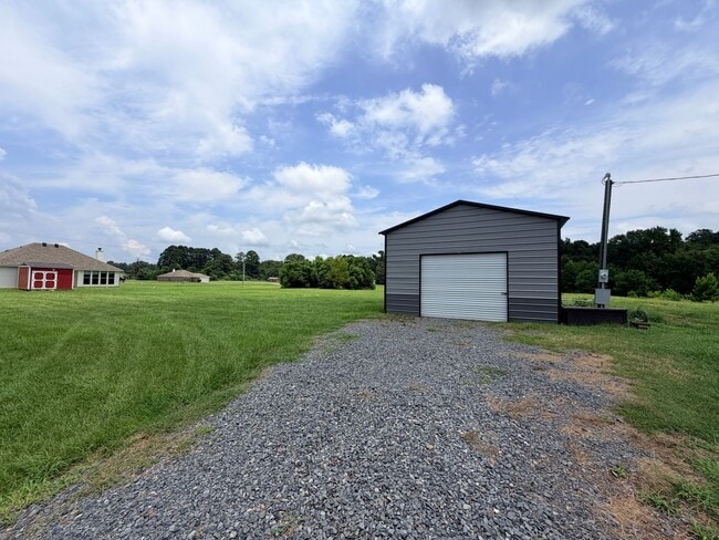 Building Photo - Large lot with Shop for boat or Atvs......