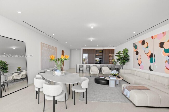 Foto del edificio - 5 Grove Isle Dr