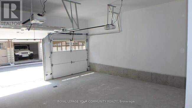 Building Photo - 25 Amherst Cir