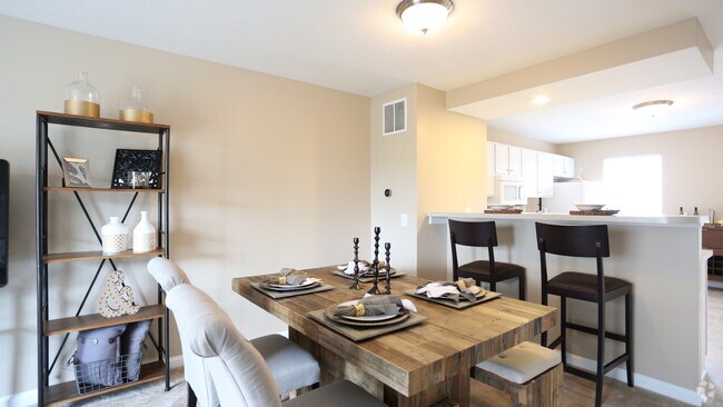 Dining Area - LC Gahanna