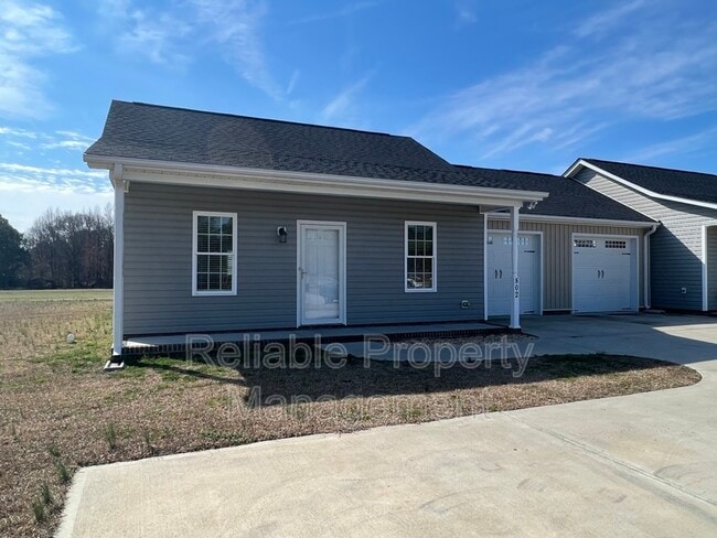 Building Photo - 802 Phillips Rd