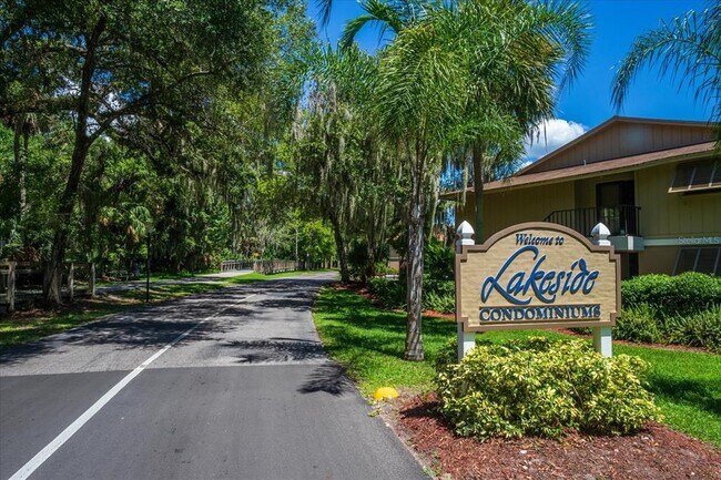 Foto del edificio - 140 Orchid Woods Ct