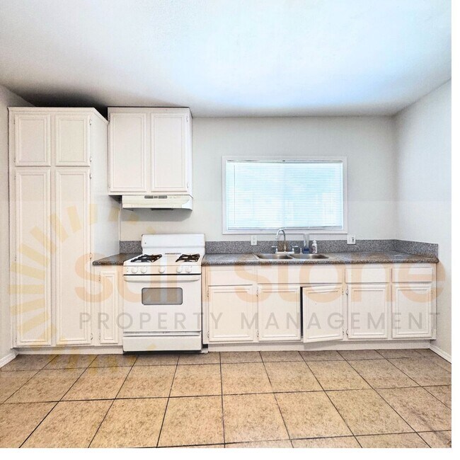 Foto del edificio - 852-852 E Mission Blvd