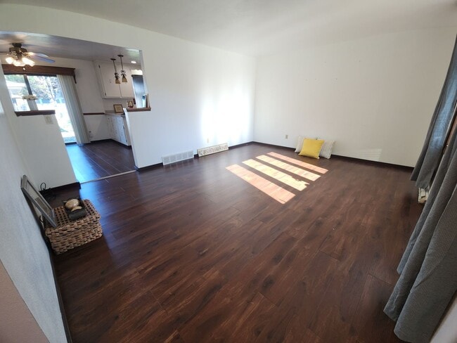 Foto del edificio - Family-Friendly 3BR Ranch with Home Office...